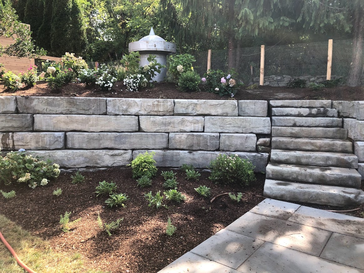 Rosetta Grand Ledge wall built in courses with planting and steps above